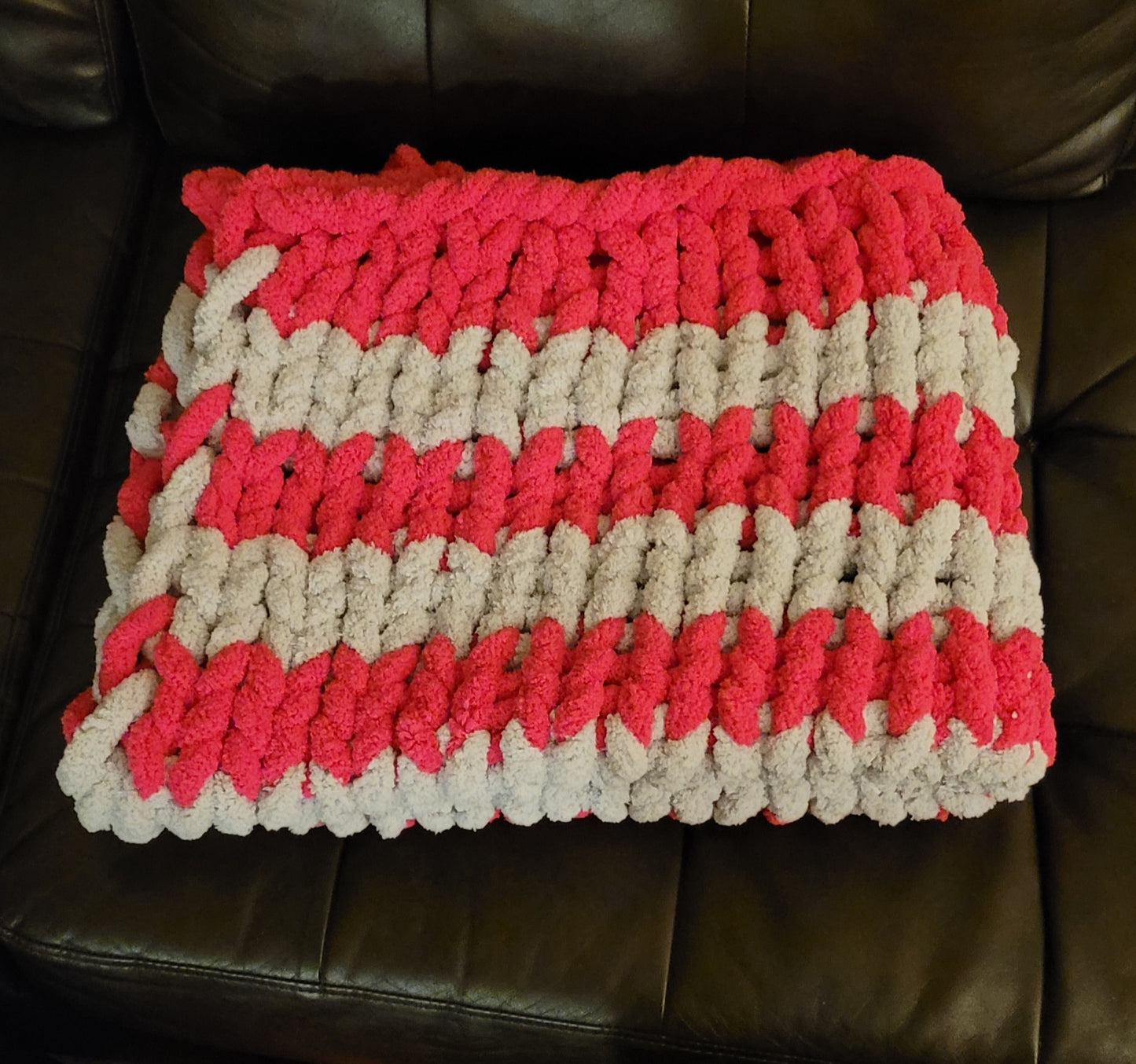 Chunky Yarn Blanket Pink and Gray 38"x31"