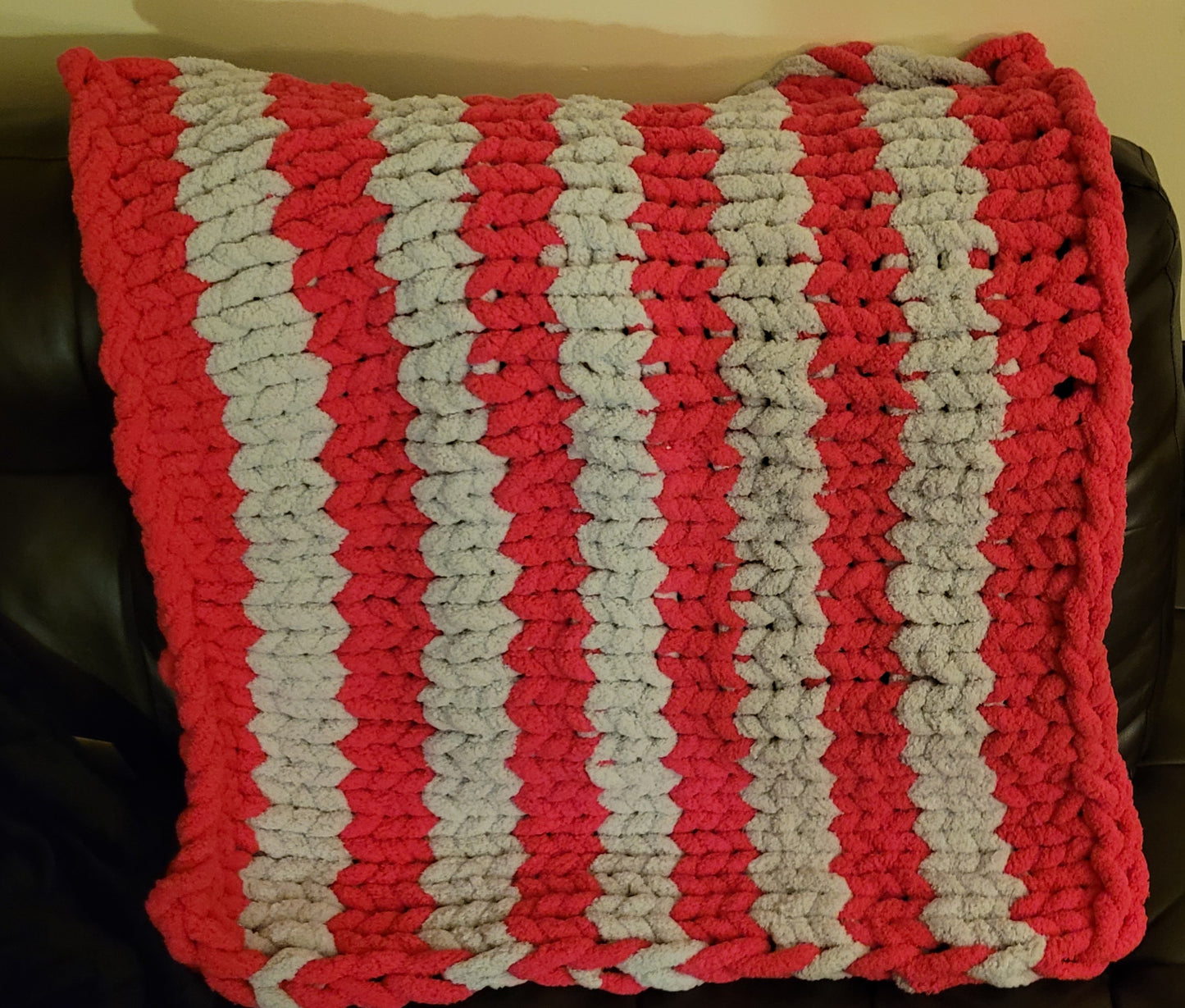 Chunky Yarn Blanket Pink and Gray 38"x31"