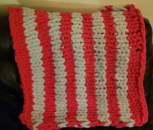 Chunky Yarn Blanket Pink and Gray 38"x31"