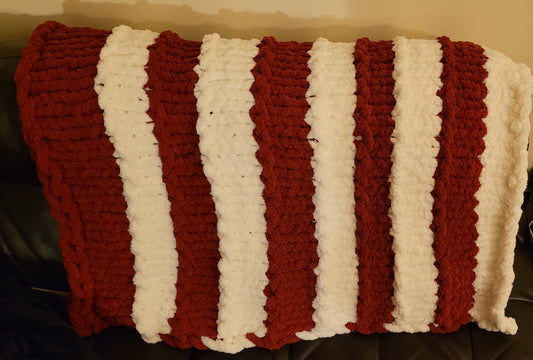 Chunky Yarn Blanket Red and White 38"X31"