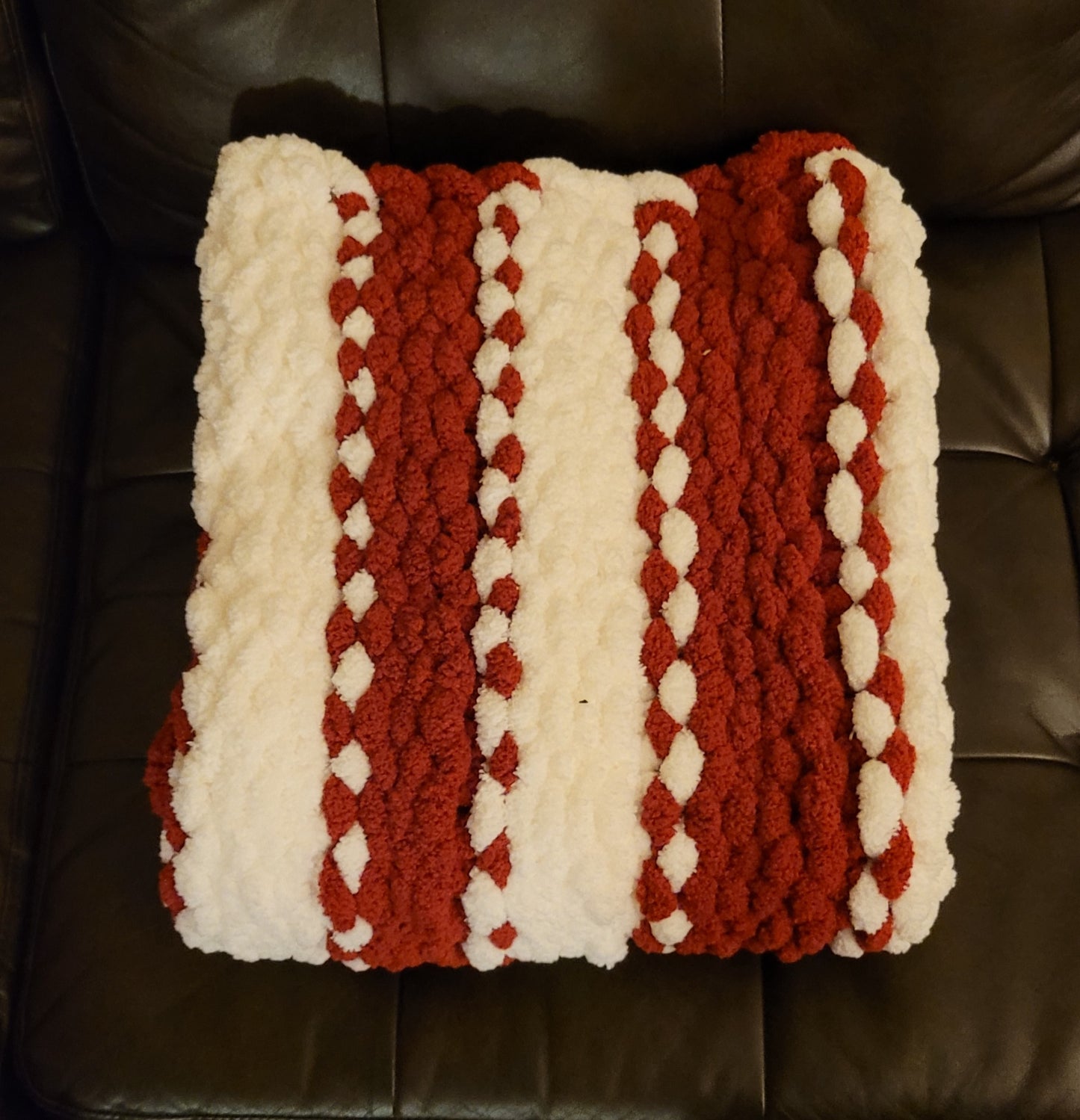 Chunky Yarn Blanket Red and White 38"X31"